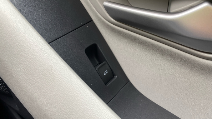 Ford Explorer 210kW Premium 79kWh 5dr Auto Electric Estate - Image 28